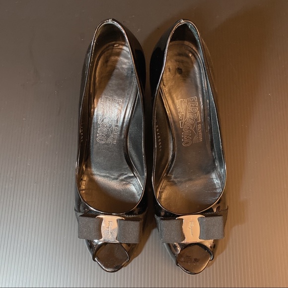 Ferragamo peep toe pump - Picture 2 of 4